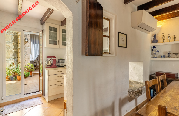 Casa Adosada Histórica en Pollença con Patio y Terrazas en Venta
